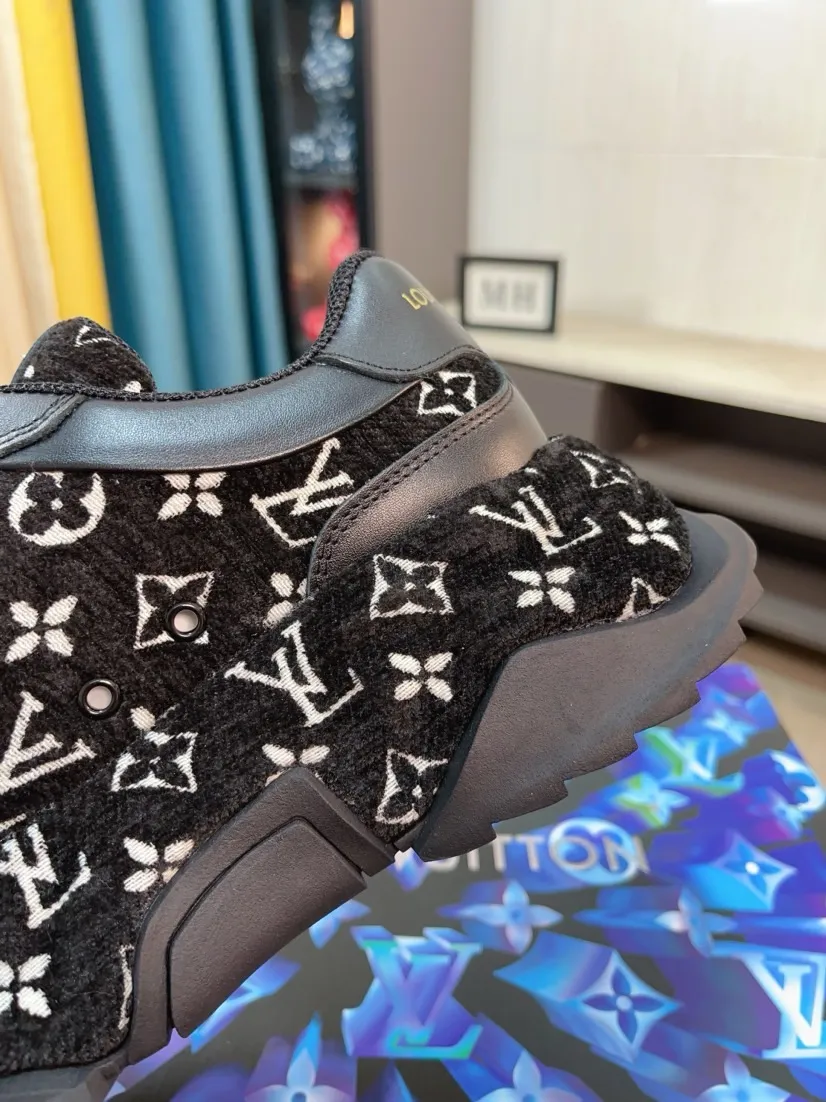 Men's men's shoes 💰580🌸🌸 LV style is novel and fashionable, the upper is made of imported cowhide + LV special materials! Super trendy design! It’s eye-catching! The leather is soft, delicate, shiny and translucent, showing the ultimate in pure handcraftsmanship, and the mesh is soft, comfortable and breathable! Size: 39-44 (38 45 customized)